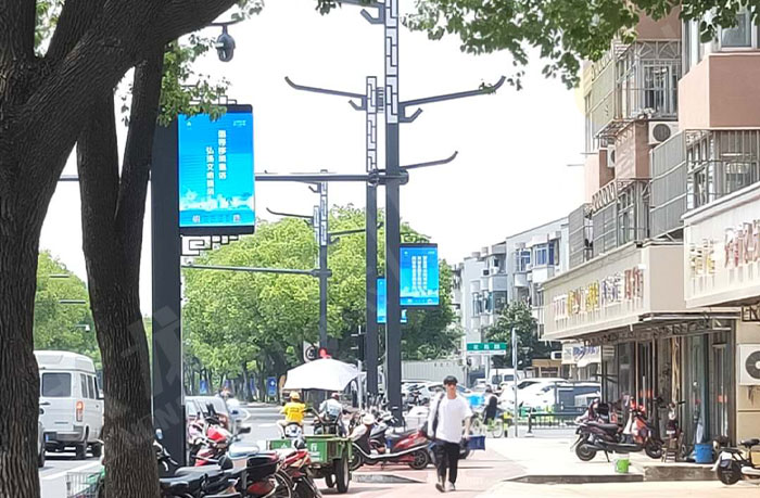 蘇州新吳街智慧燈桿屏正在播放畫面.jpg
